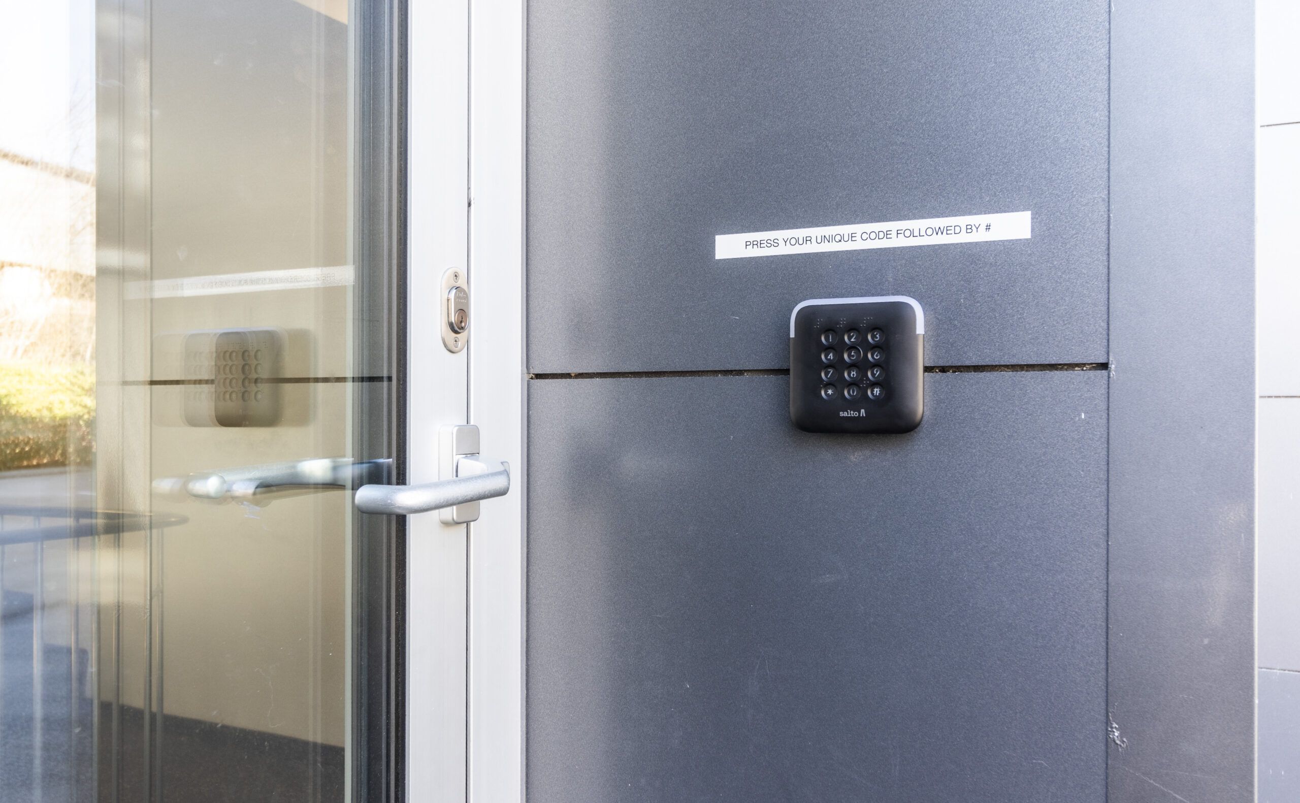 Electronic access control with mobile phone