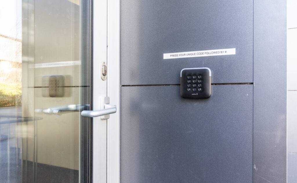 Access control with two-factor authentication